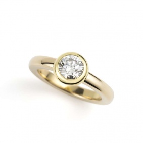 18k Yellow Gold Round Brilliant Cut Rubover Set Diamond Ring